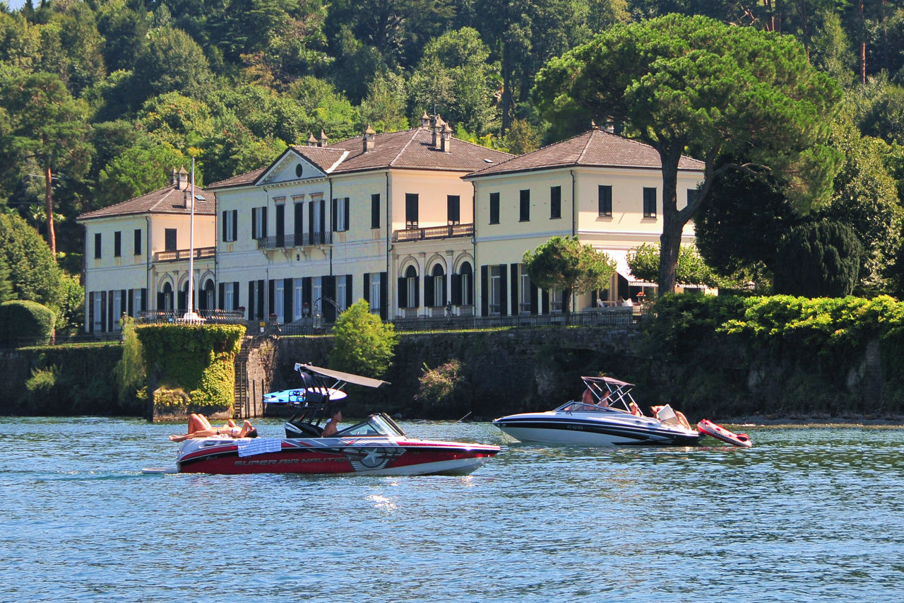 Navigation Rules on Lake Como